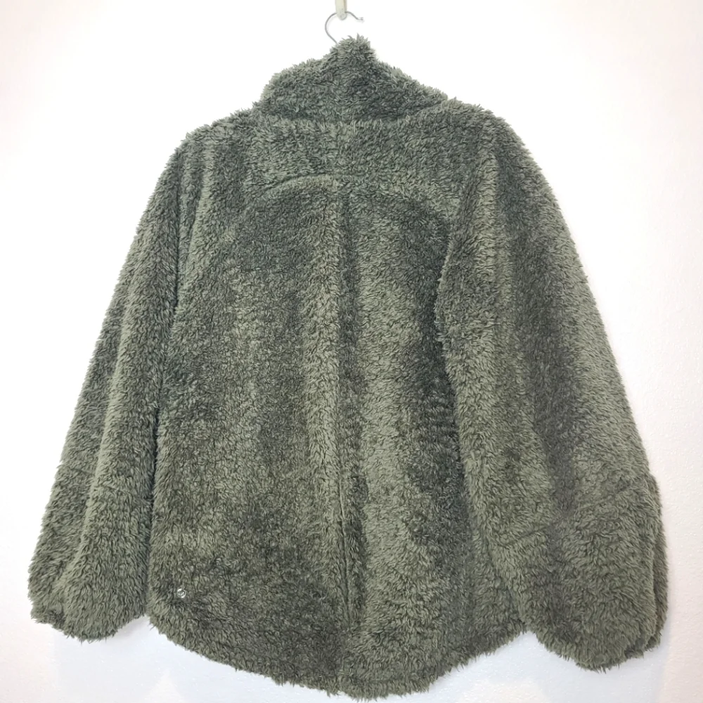 LULULEMON Warm Restore Sherpa Fleece Pullover in Army Green Size M/L